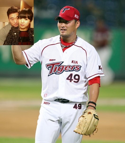 KIA 김진우가 사랑의 힘으로 나락까지 떨어졌던 야구인생의 전기를 마련했다. 김진우는 10승 투수의 약속을 지키고, 29일 광주에서 약혼식을 한다. 작은 사진은 김진우와 피앙세 김혜경 씨. 스포츠동아DB·사진 제공|김진우