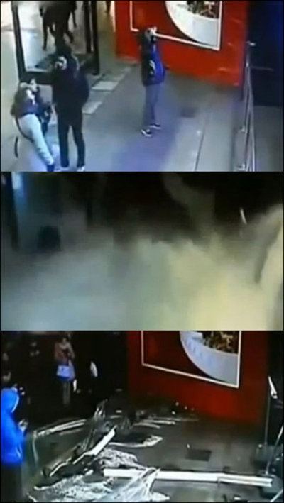 상어 수족관 폭발 장면