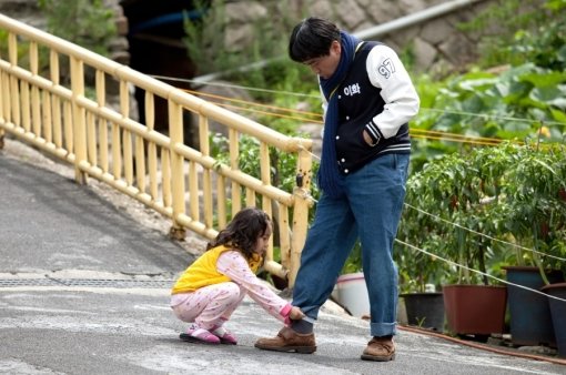 23일 개봉하는 영화 ‘7번방의 선물’ 한 장면. 사진제공|화인웍스