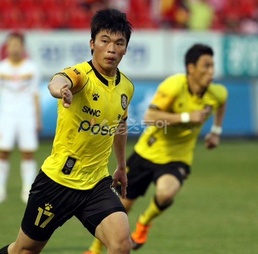 전남의 유스 출신 이종호는 차세대 스트라이커 후보 중 하나로 꼽힌다. 이종호는 작년 시즌 무난한 활약을 보였지만 팀의 중심이
되기에는 부족했다는 평을 들었다. 좀 더 성숙한 경기력으로 2013년 팀의 재건을 이끌겠다는 각오다. 스포츠동아DB