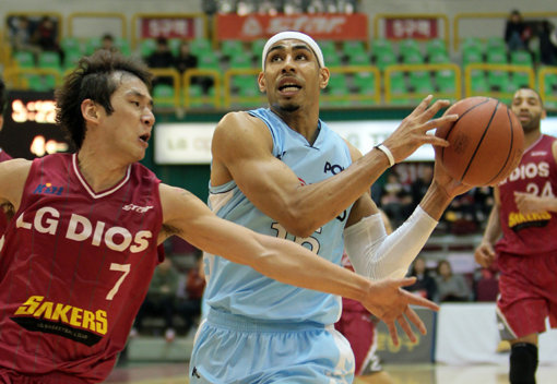 모비스 문태영(오른쪽). 사진제공｜KBL