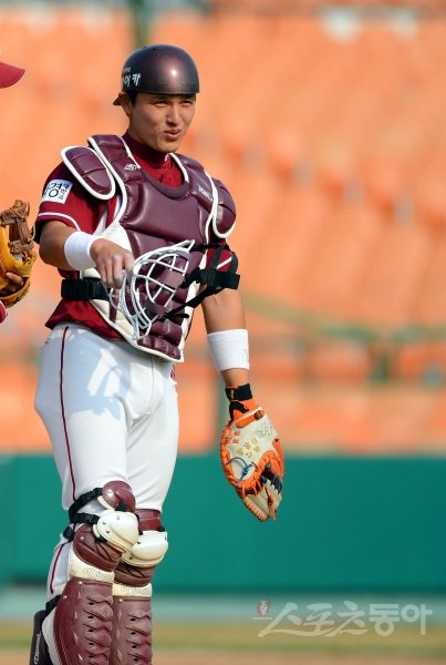 포수는 넥센의 오랜 취약 포지션이다. 4강 진입을 노리는 넥센은 박동원을 발굴해 안방을 맡길 예정이다. 박동원은 12일 사직 롯데전에도 선발 출장했다. 사직｜박화용 기자 inphoto@donga.com 트위터@seven7sola