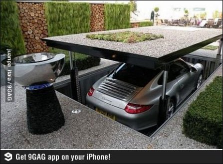 반전 지하 주차장