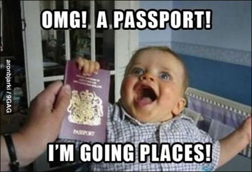 ▲ 여권에 신난 아기