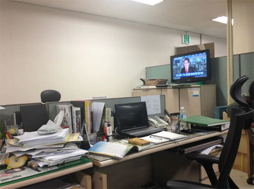 사진은 컴퓨터가 다운된 KBS 내 모습. 사진출처|KBS 공식 트위터