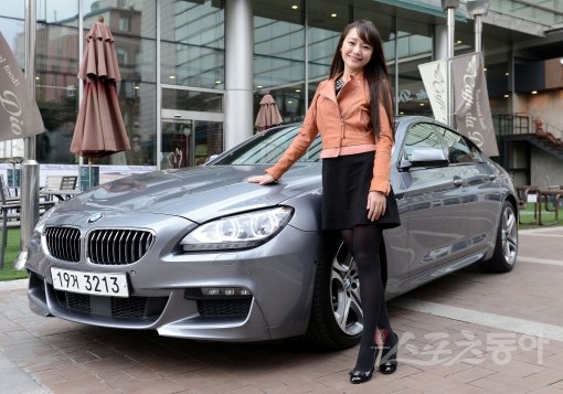 BMW 640i 그란쿠페와 함께 한 ‘뮤지컬의 여신’ 김소현. 김소현은 “그란쿠페는 강한 남자의 매력이 느껴지는 차”라며 “배우라면 멋진 상대역이 될 것”이라고 말했다. 김종원 기자 won@donga.com 트위터@beanjjun