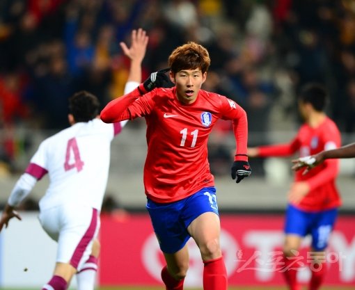 최강희 감독이 이끄는 축구국가대표팀이 26일 저녁 서울 월드컵경기장에서 카타르와 브라질 월드컵 최종예선전을 가졌다. 손흥민 역전 골
상암ㅣ박화용 기자 inphoto@donga.com 트위터 @seven7sola