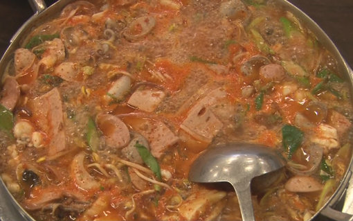 ‘국민음식’ 부대찌개의 맛을 좌우하는 육수, 햄, 소시지의 숨겨진 비밀이 낱낱이 공개된다. 사진제공｜채널A