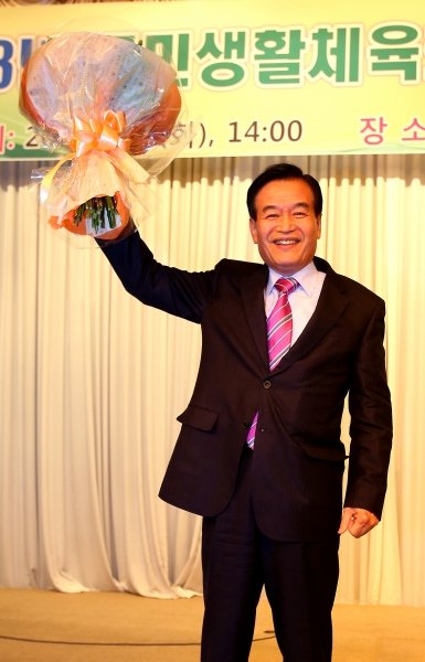 새누리당 서상기 의원이 2일 서울 송파구 올림픽파크텔에서 열린 국민생활체육회 임시 대의원총회에서 제9대 회장으로 선출됐다. 사진제공｜국민생활체육회