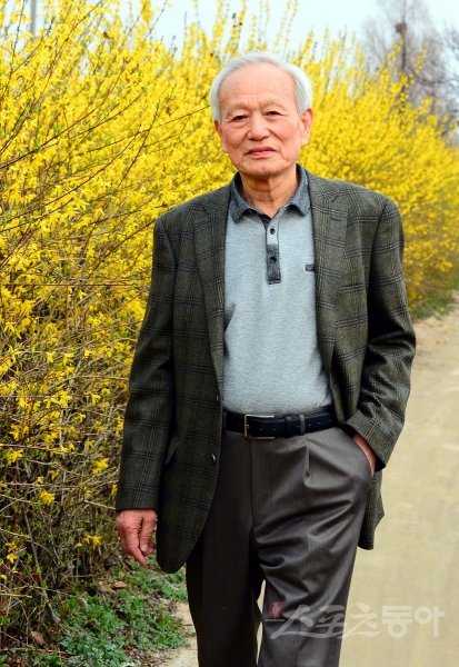 유이균 전 대한배드민턴협회장은 중국에서 최고령 유학생 기록을 세우는 등 87세에도 만학도의 열정을 불태웠다. 그는 1980년대
한국배드민턴이 세계 수준으로 발돋움하는 데 큰 역할을 한 스포츠행정가다. 잠실|박화용 기자 inphoto@donga.com
트위터@seven7sol