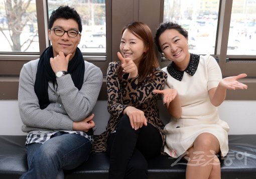 전수경, 김소현, 최정원, 박은태 등 국내 유명 뮤지컬 배우들이 릴레이 출연하는 뮤지컬 토크 콘서트 ‘Who am I’가 5월 
8일부터 시작된다. 수익금을 소외계층 청소년들의 예술 교육비 지원 등에 사용하는 나눔공연이다. ‘Who am I’의 주축멤버인 
(왼쪽부터) 양준모, 이진희, 길성원. 김종원기자 won@donga.com 트위터@beanjjun