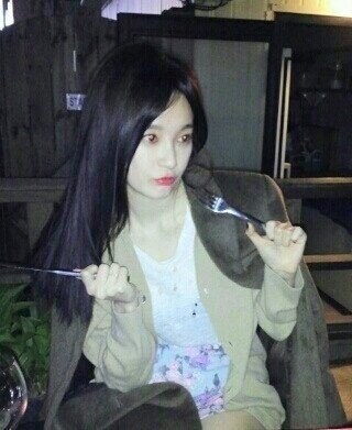 ‘강민경 뱀파이어 변신’ 사진=강민경 트위터