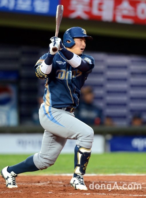 NC의 ‘라이징 스타’ 나성범은 17일 현재 타율 0.304를 기록하고 있다. 5월부터 팀에 합류한 그가 규정타석을 채우고 시즌 
끝까지 3할을 유지하면, 1998년 강동우 이후 15년 만에 ‘신인 3할 타자’가 탄생하게 된다.스포츠동아DB