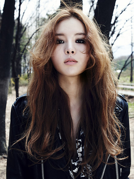 몽환적인 매력으로 돌아온 김예림. 연상의 남자 팬들에게 뜨거운 구애를 받기도 하는 그는 신곡 ‘올 라잇’으로 한층 성숙한 분위기를 드러낸다. 사진제공｜미스틱89