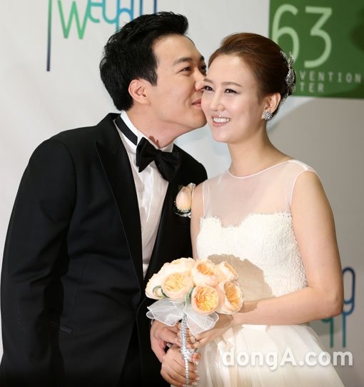 가수 장윤정과 도경완 KBS 아나운서가 28일 1시 63빌딩 그랜드볼룸에서 결혼식을 올린다. 동아닷컴 국경원 기자 onecut@donga.com