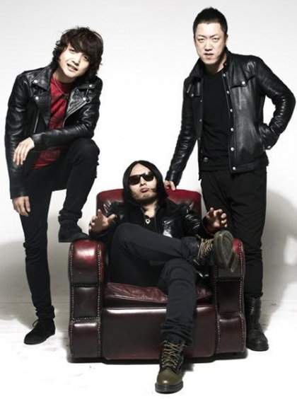 록밴드 갤럭시 익스프레스의 보컬 이주현(가운데). 사진출처|갤럭시 익스프레스 블로그