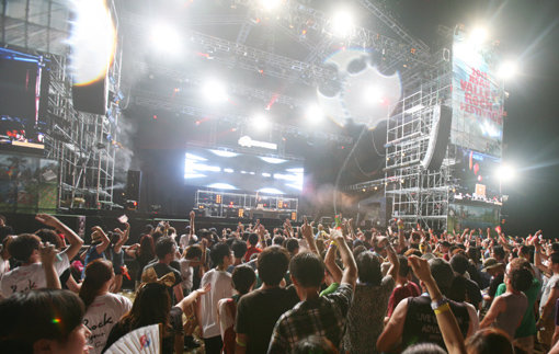 2012년 한여름의 밤을 뜨겁게 달궜던 ‘지산 밸리 록 페스티벌’ (사진)의 열광은 2013년에도 이어진다. 이번에는 다섯 곳에서 대형 축제가 펼쳐진다. 사진제공｜CJ E&M