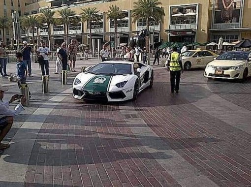 ‘두바이 흔한 국민차’ 경찰차도 람보르기니! 사진출처 ｜ @ToulaVlahouCBS