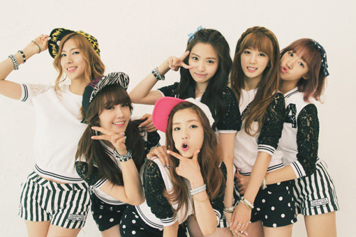 ‘청순요정’ 콘셉트는 애교가 필요하지만 멤버들의 실제 성격은 모두 털털해 “무대를 위해서 열심히 애교 연습을 하고 있다”고 했다. 왼쪽부터 하영 은지 보미 나은 초롱 남주. 사진제공|에이큐브 엔터테인먼트