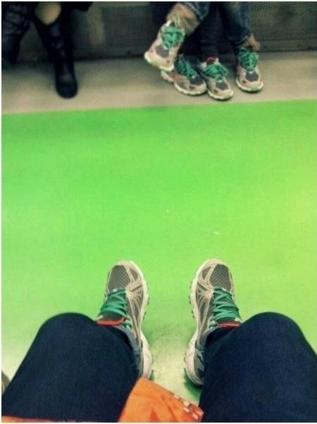 발 숨기고 싶을 때.