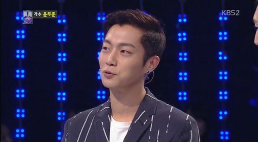 윤두준 협찬사진 포즈