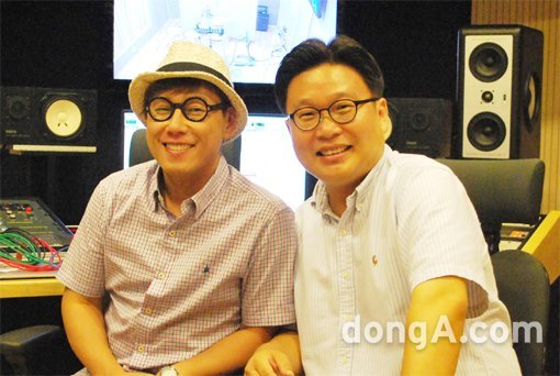 가수 윤종신과 서경덕 교수.