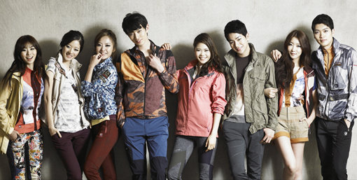 블랙야크가 제작지원하는 SBS 2013 슈퍼모델선발대회의 모델들. 중년뿐만 아니라 젊은 층에서도 아웃도어 패션바람이 불면서 아웃도어 브랜드들이 대학생 등 젊은 층을 타깃으로 한 마케팅을 적극적으로 벌이고 있다. 사진제공|블랙야크