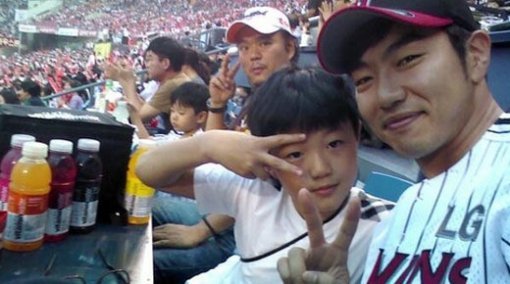 (사진 오른쪽부터) 이종혁, 큰 아들 탁수 군, 최승경. 사진출처 | 이종혁 트위터