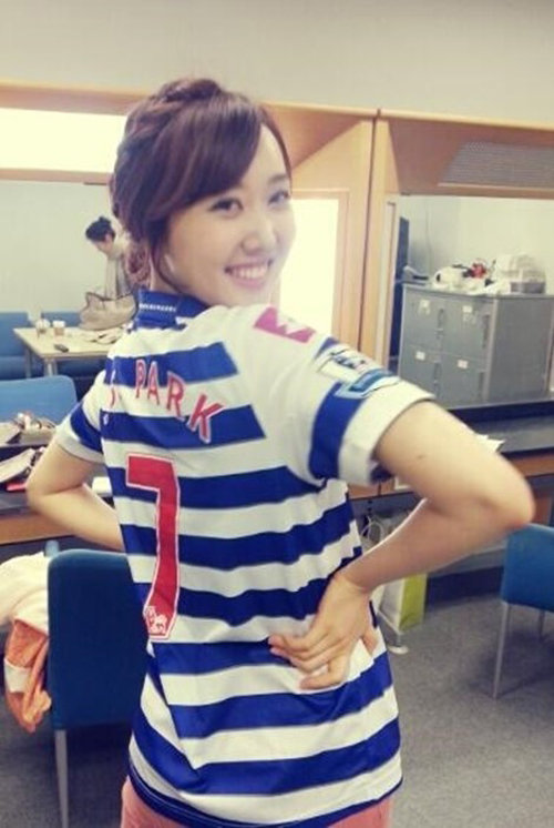 박지성 2호골에 연인 김민지 아나 환호성. 사진=김민지 트위터