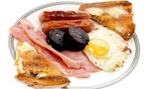 아침에 해로운 음식.