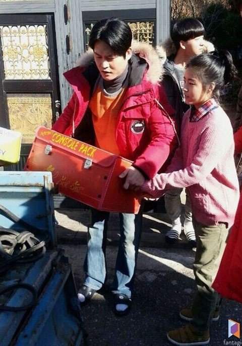 김성균 매너남 등극. 사진=판타지오.