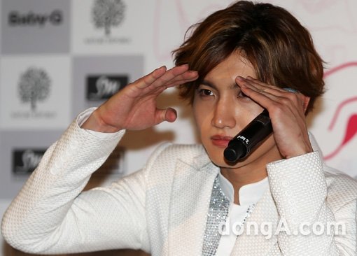 그룹 동방신기의 멤버 최강창민