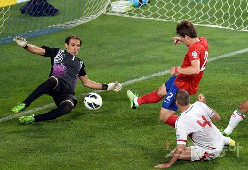 2013년 축구토토 매치 게임이 막을 내렸다. 2월 6일에 벌어진 한국-크로아티아 평가전을 시작으로 11월 15일에 열린 한국-스위스의 맞대결까지 모두 12개회차를 통해 축구팬을 찾아갔다. 사진은 지난 6월 18일 울산 문수구장에서 열린 2014브라질월드컵 아시아지역 최종예선 한국-이란의 경기 모습이다. 스포츠동아 DB