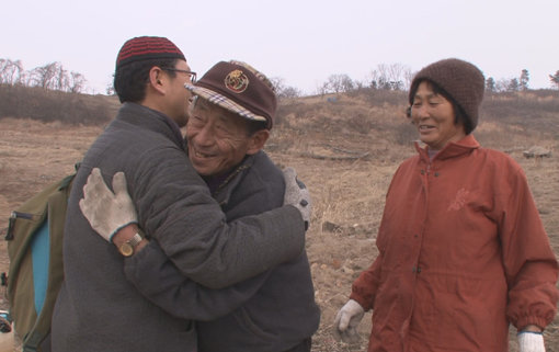 전기가 없고, 교통편이 없어 마치 섬과 같은 옥정호의 유일한 주민인 송순문·신이순 부부는 자연을 벗 삼아 서로를 의지하며 살아가고 있다. 사진제공｜채널A