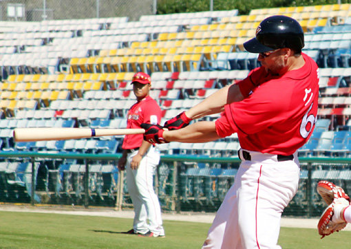 3일(한국시간) 미국 플로리다주 베로비치에서 열린 SK의 자체홍백전에서 새 외국인선수 루크 스캇이 타격을 하고 있다. 홍팀 4번타자로 출전한 스캇은 최정과 함께 5안타를 합작했다. 사진제공|SK 와이번스