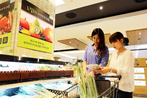 올해 외식시장에서는 ‘1인 맞춤 메뉴’와 합리적 가격으로 고품격 가치를 누릴 수 있는 ‘매스티지’, 친환경 식재료나 지역 특산물 등 ‘로컬푸드’가 새 트렌드로 자리잡을 전망이다. 스포츠동아DB