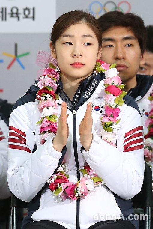 김연아가 25일 오후 인천국제공항에서 열린 2014 소치 동계올림픽 선수단 해단식에서 박수를 치고 있다. 인천국제공항｜동아닷컴 방지영 기자 doruro@donga.com