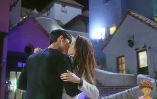 김수현과 전지현의 키스신과 더불어 아기자기한 배경으로 눈길을 끈 경기 가평의 쁘띠프랑스. 사진제공｜SBS