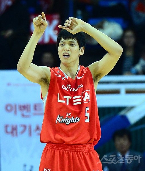 SK 김선형은 문경은 감독의 굳은 신뢰 속에 타고난 재능을 마음껏 펼쳐 보이고 있다. 최소 2위 확보를 노리는 문 감독의 믿는 구석이다. 스포츠동아DB