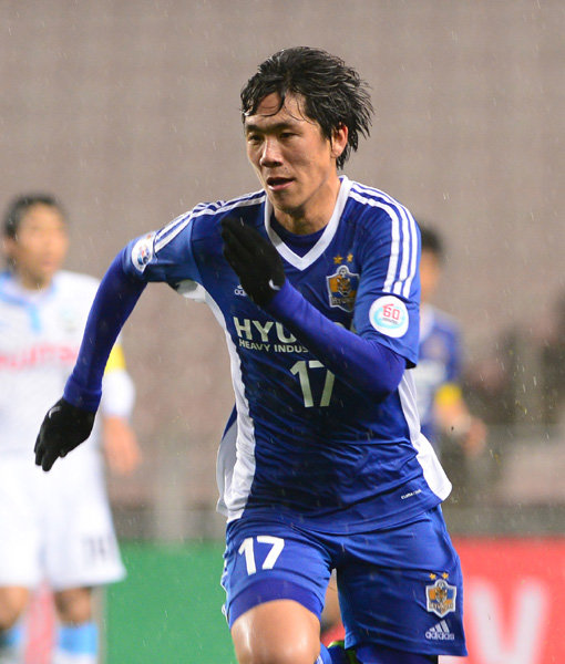 울산 현대 유준수가 12일 열린 AFC 챔피언스리그 가와사키 프론탈레전에서 질주하고 있다. 유준수는 이날 3년여 만에 프로 데뷔골을 터뜨리며 재기의 발판을 마련했다. 사진제공｜울산 현대 축구단