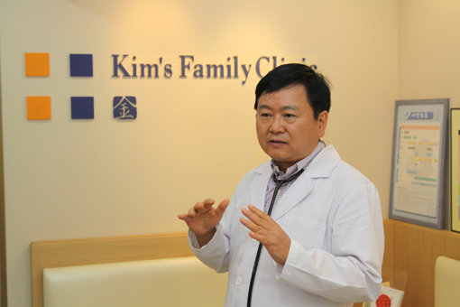 양한방 통합치료 의사인 킴스패밀리의원·한의원 김철수 원장은 “감기는 바이러스 감염으로만 걸리는 것이 아니라 우리 몸의 항상성이 무너졌을 때도 걸린다”며 “항상성 회복을 위해선 6∼7일이 걸린다”고 말했다. 스포츠동아DB