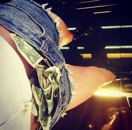 사진출처｜마일리 사이러스 인스타그램