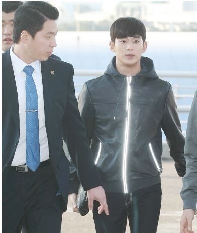 김수현 대만 공항