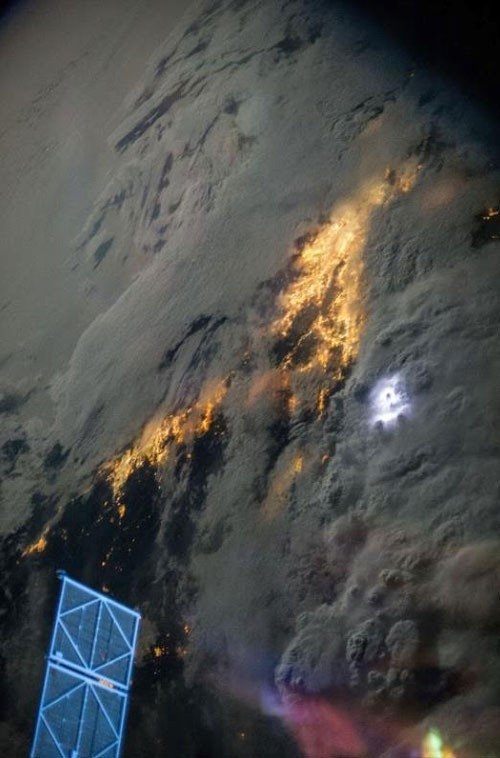 ‘우주에서 본 번개’. 사진｜NASA