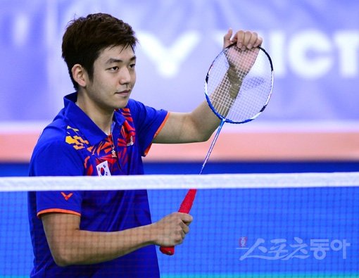 한국 배드민턴의 간판 이용대가 9월 인천아시안게임에 출전할 수 있게 됐다. 대한배드민턴협회의 ‘행정 실수’로 도핑 테스트 규정을 위반해 선수자격정지 1년의 징계를 받았던 이용대는 15일 세계배드민턴연맹에서 징계를 철회함에 따라 국제대회 출전이 가능해졌다. 이용대는 그동안 착실히 개인훈련을 소화하며 인천아시안게임 및 국제대회 출전에 대비해 왔다. 스포츠동아DB