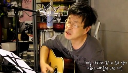 김창완 노란리본. 사진=SBS 파워FM ‘아름다운 이 아침 김창완입니다’