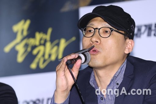 김성훈 감독이 9일 오후 서울 중구 동대문 메가박스에서 열린 영화 ‘끝까지 간다’ 언론시사회에서 취재진의 질문에 답하고 있다.동아닷컴 방지영 기자 doruro@donga.com