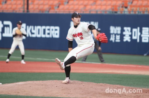 용마고 선발 김민우가 역투하고 있다. 사진 | 풀카운트 보현