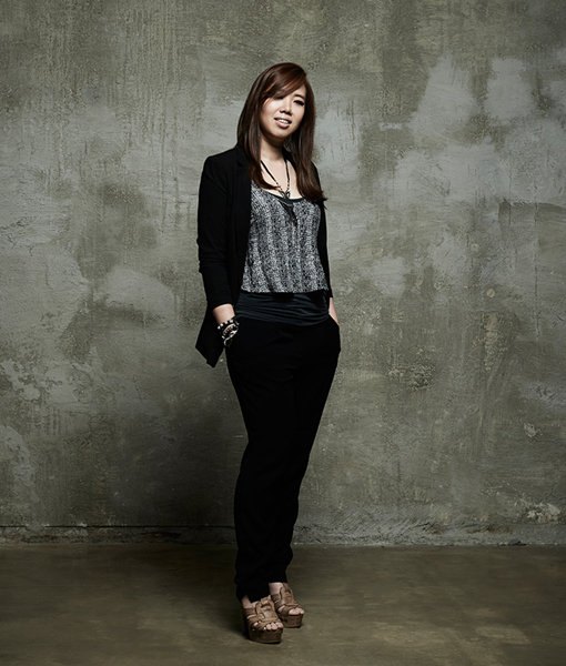 그룹 빅마마가 아니고서는 대중 앞에 설 수 없다고 생각했던 민혜. 하지만 결국 음악이 정답이었다. 남편 김영일 씨의 힘도 컸다. “이렇게 마음이 편할 수가 없다”며 첫 솔로앨범을 낸 ‘신인가수’ 민혜가 웃었다. 사진제공｜산타뮤직