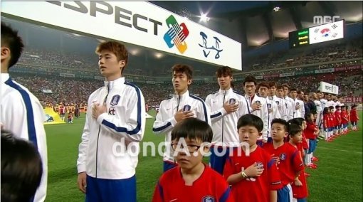 ‘기성용 왼손 논란’